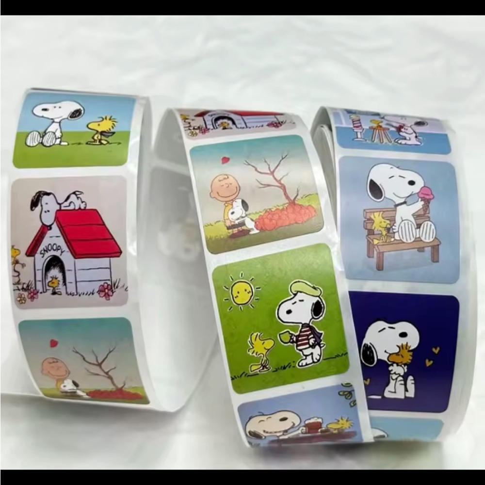 Brand New Snoopy Sticker Roll / 500 un